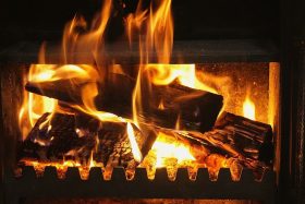 Un feu de cheminée pour ne pas avoir froid chez vous cet hiver