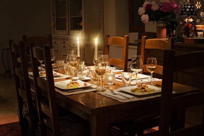 Décoration de table pour un repas de fête