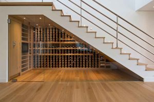 Les avantages d'une cave à vin sous escalier