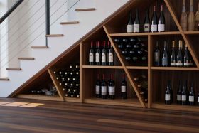 Créer une cave à vin sous escalier