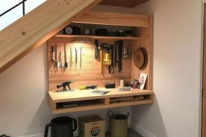 Aménager un atelier de bricolage sous escalier