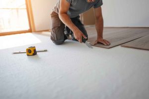 Installation d'une sous-couche de parquet