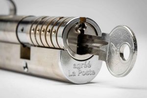 Barillet de serrure PTT agréé La Poste : comment choisir ? Cylindre en laiton, système anti-crochetage, double codage. Sécurisez votre boîte aux lettres